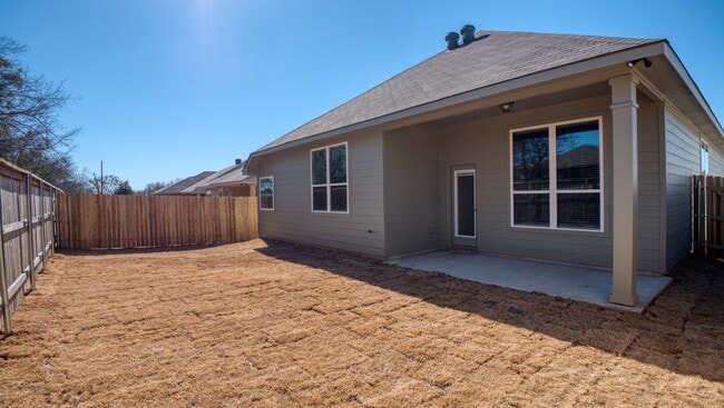 Building Photo - 521 Fallbrook Dr