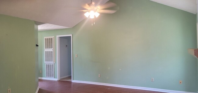 Building Photo - 798 Omega Dr