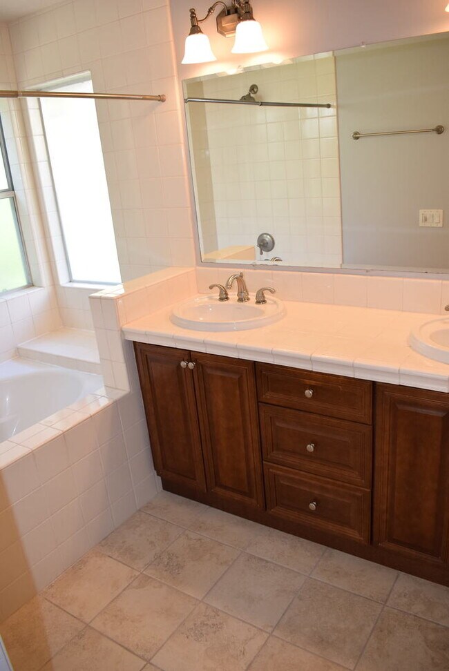 Building Photo - 6830 Paseo Del Sol Way