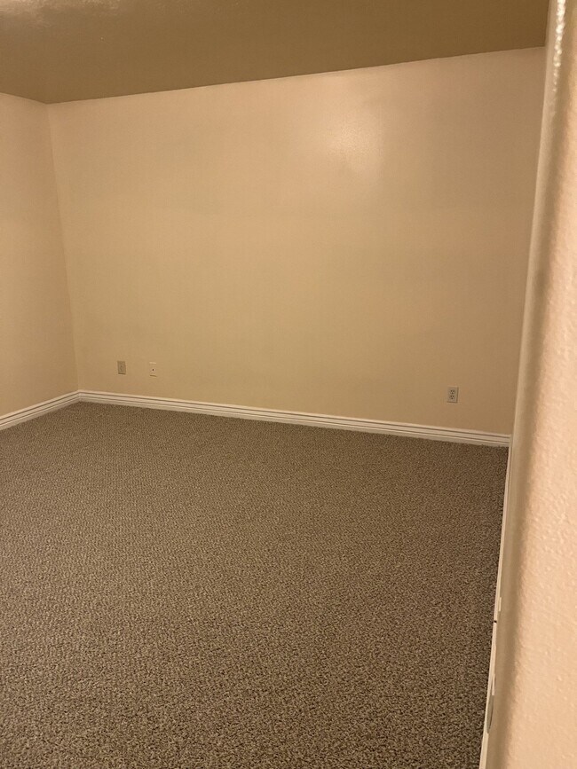 Building Photo - 1517 Falcon Ln