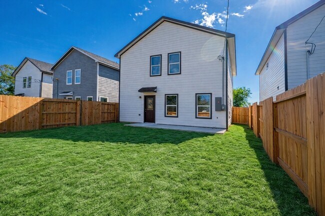 Building Photo - 410 N 4th St