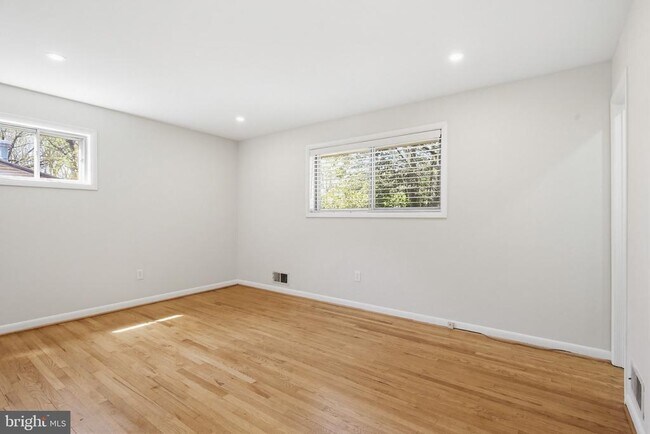 Building Photo - 9717 Hedin Dr