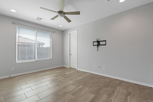 Building Photo - Immaculate & Move-In Ready – Upscale 3BR/2...