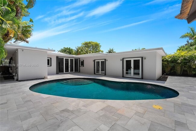 Building Photo - 122 E 2nd Ct