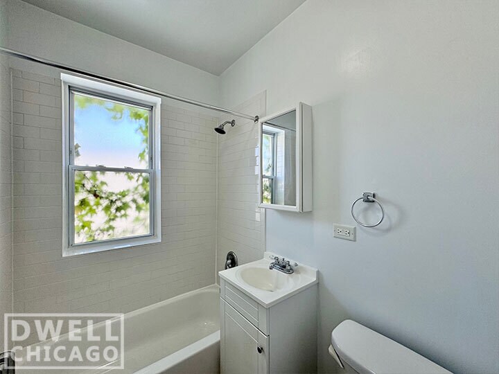 Building Photo - 2606 N Kimball Ave