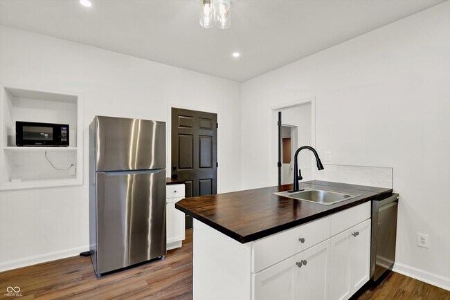 Building Photo - 6543 Ferguson St