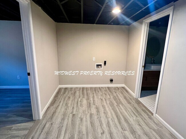 Building Photo - Spacious 4-Bedroom, 3-Bathroom Home with Fenced Yard and Bonus Spaces!