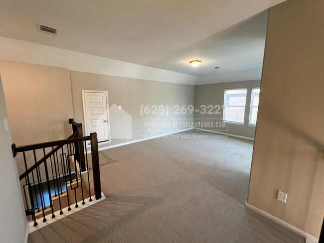 Building Photo - 9837 Pearly Everlasting