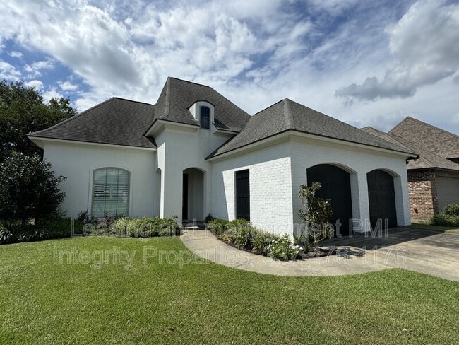 Building Photo - 216 Golden Cypress Dr