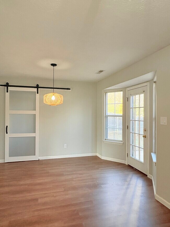 Building Photo - 2820 N Mill Pl