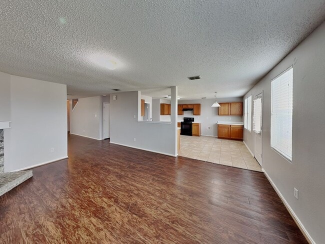Building Photo - READY NOW! COME CHECK IT OUT!