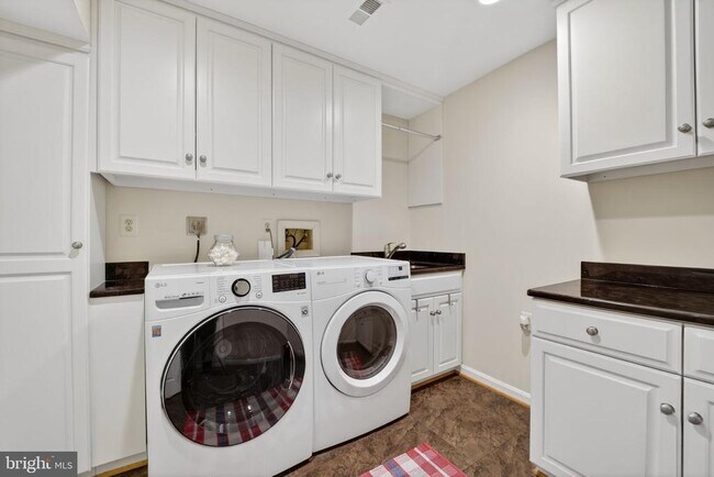 Building Photo - 5115 Cape Cod Ct