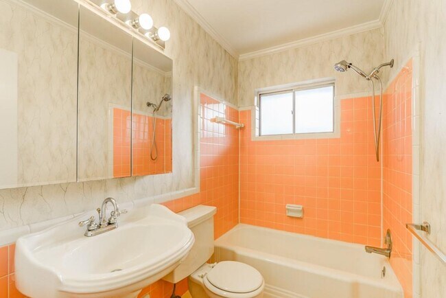 Building Photo - 91 Rumson Rd NE