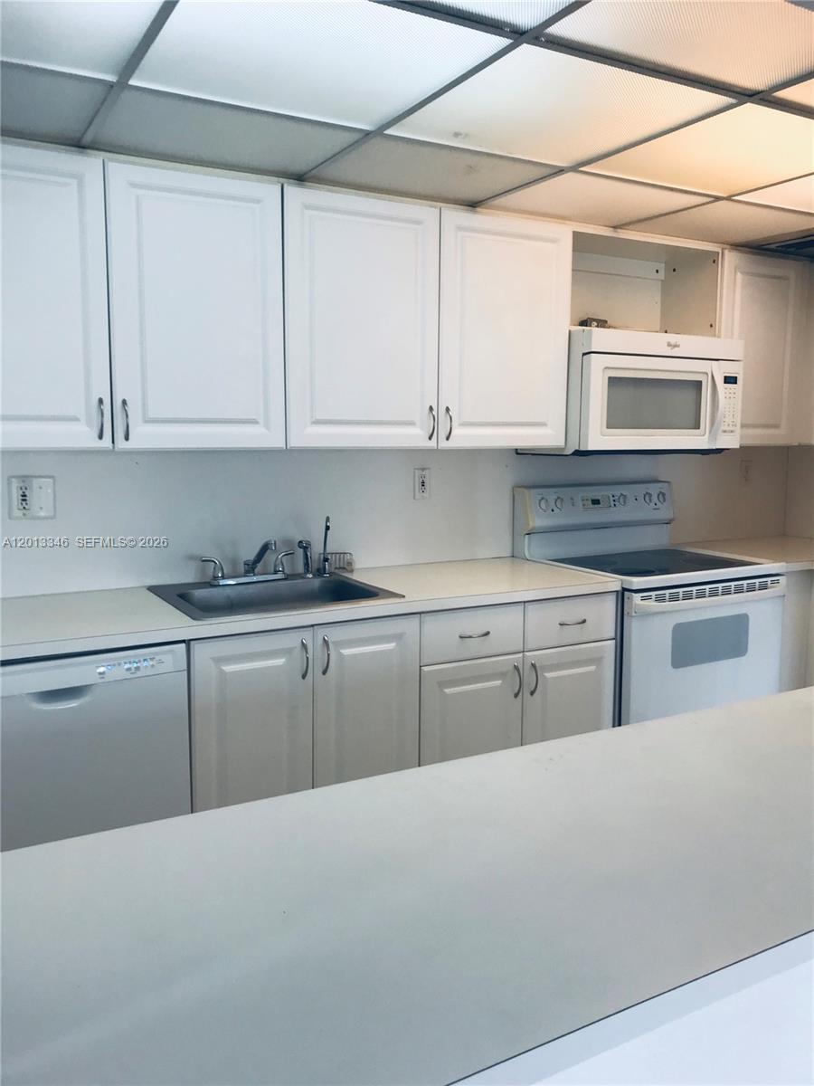 Building Photo - 17600 NW 68th Ave