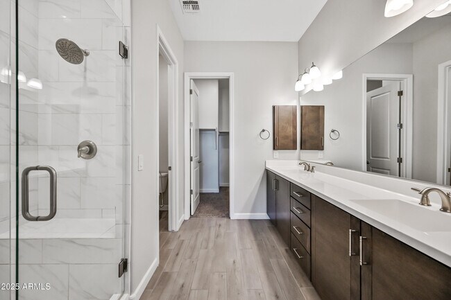 Building Photo - 2320 E Saguaro Park Ln