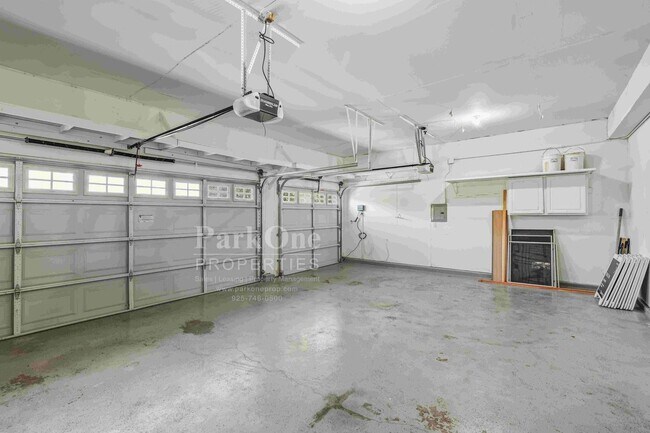 Building Photo - Beautiful Home in Peacock Creek