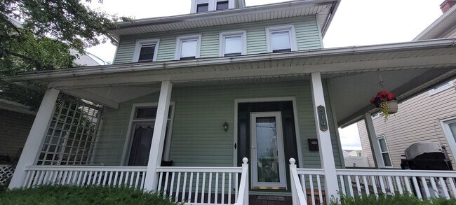 Primary Photo - 4 Bedroom 1 bathroom home located in Leola PA