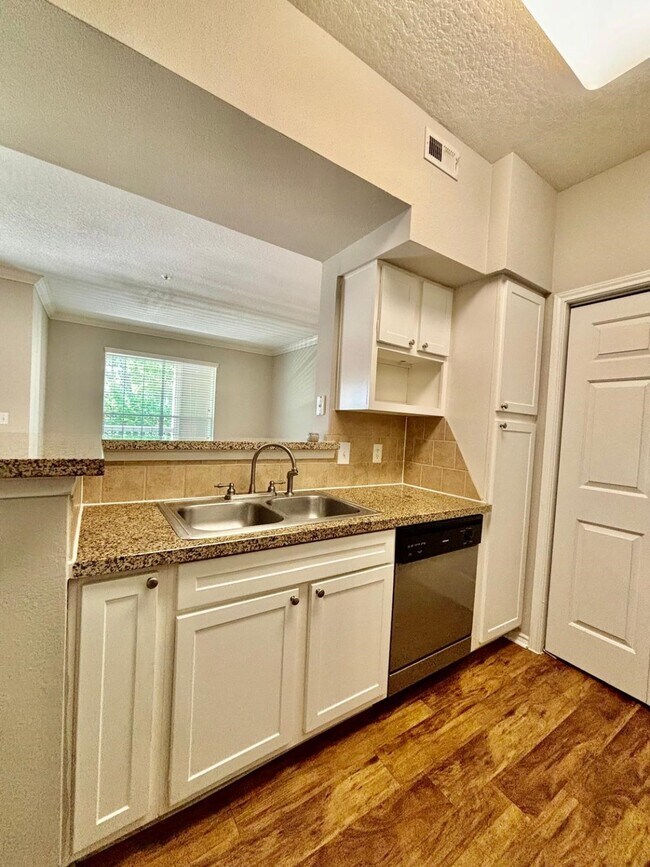 Building Photo - 10440 Deerwood Rd