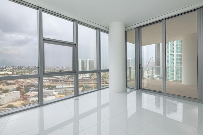 Building Photo - 851 NE 1st Ave