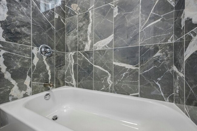 Building Photo - 3BR/1BA | Fully Renovated | Fast Approval