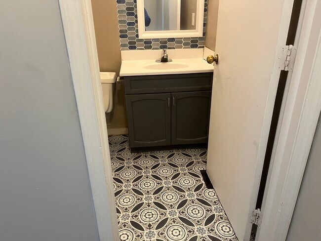 Building Photo - 824 W 59th Pl