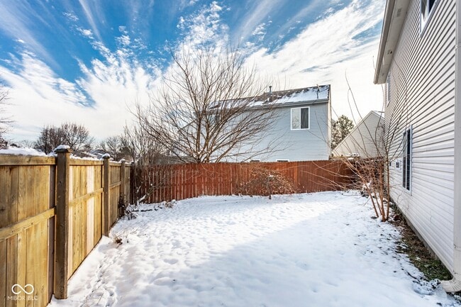 Building Photo - 700 Mountain Pine Dr