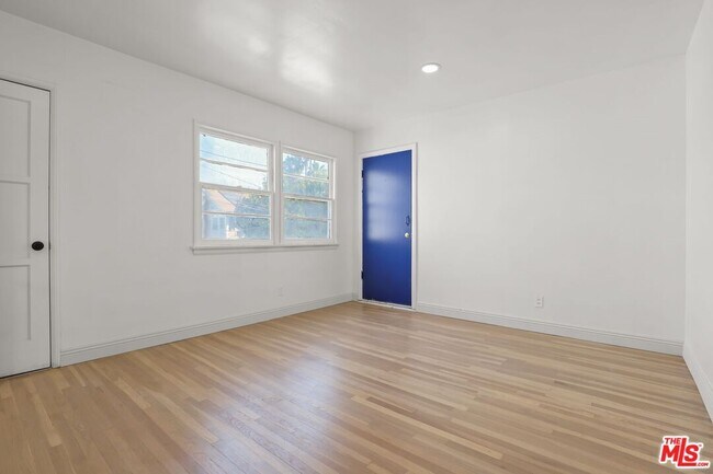 Building Photo - 4411 Victoria Park Dr