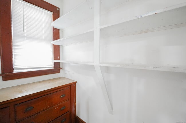 Building Photo - 140 Kent Ave