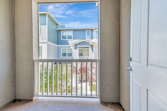 Building Photo - 1,331 sq ft with 2 on-suite bedrooms and o...