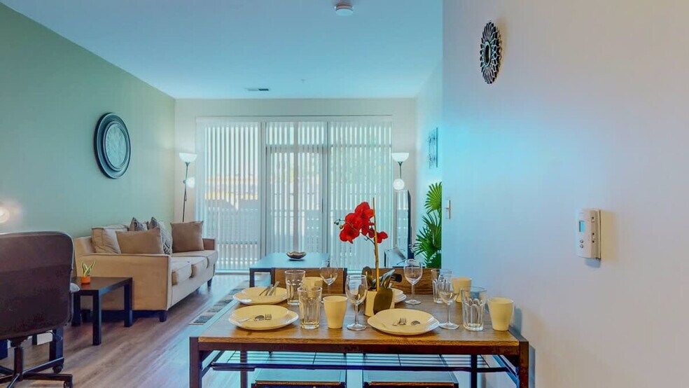 Building Photo - 545 Bedford St