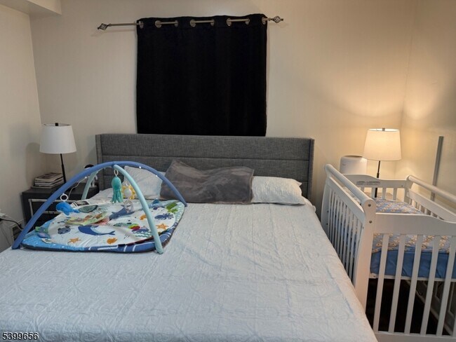 Building Photo - 751 Summer Ave