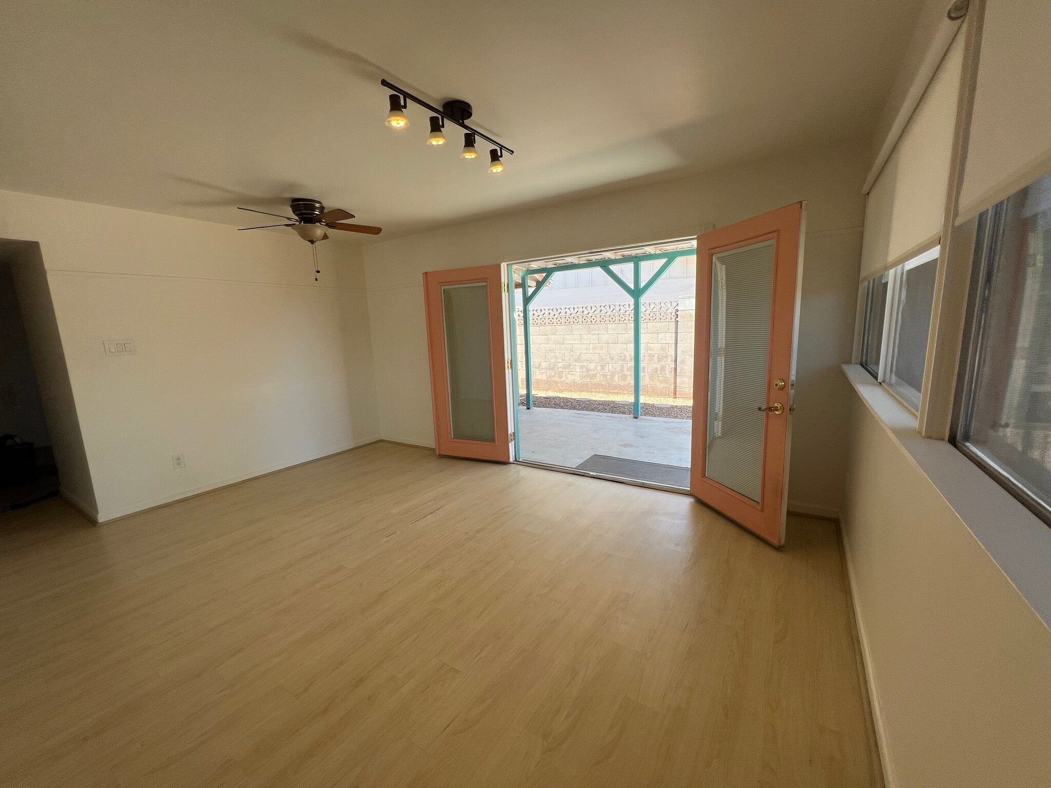 Dining Room w/ Patio Access - 4435 S Stanley Pl