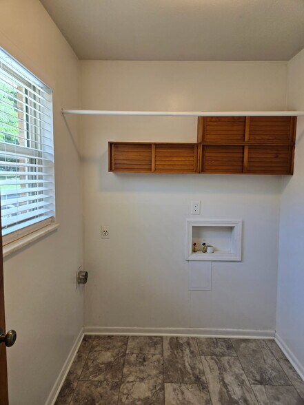 Building Photo - 11617 S Williamsburg Dr