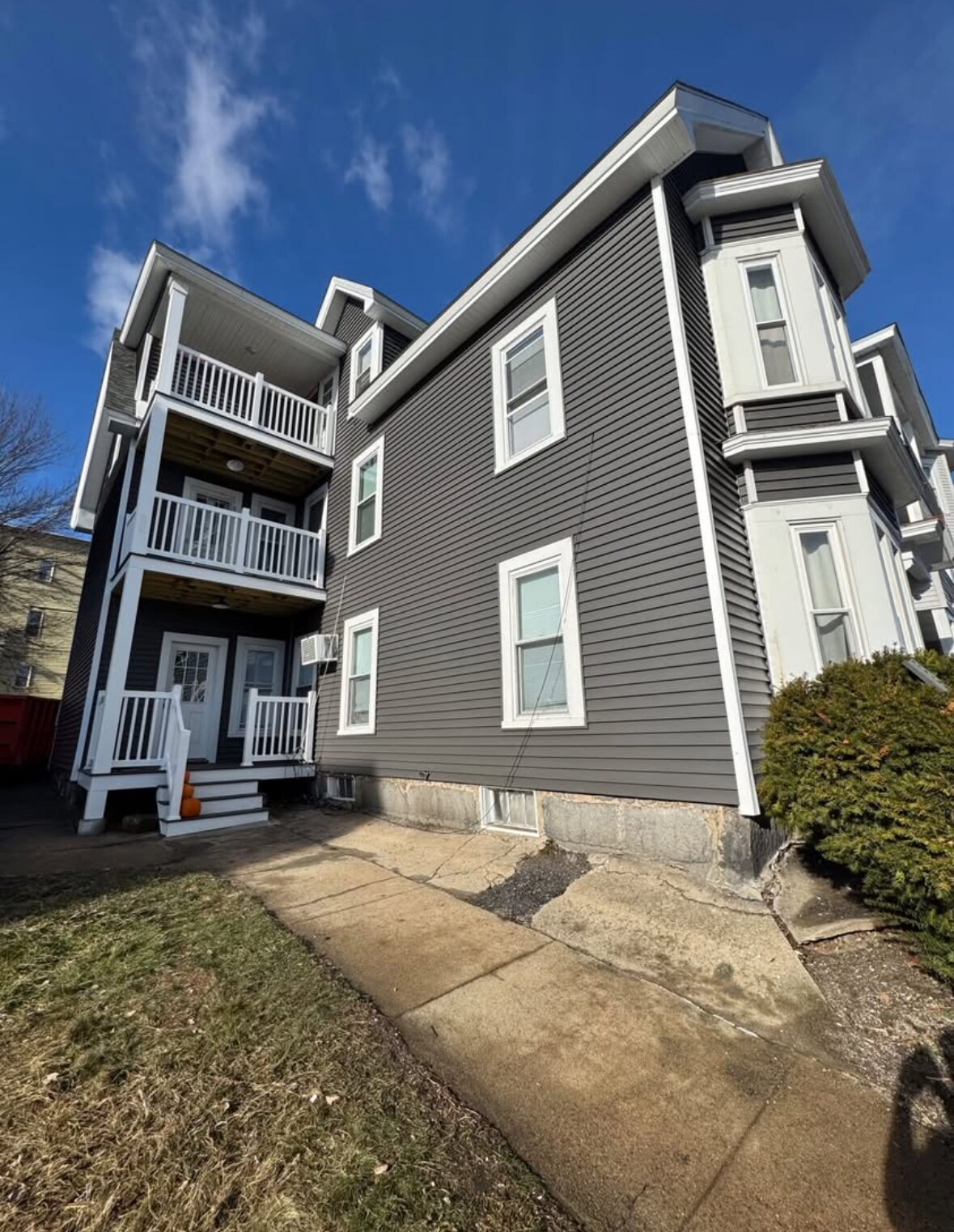 Building Photo - 180 Notre Dame Ave