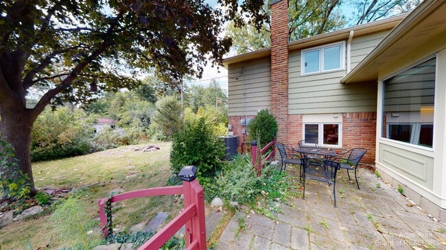 Building Photo - 2235 Prairie St