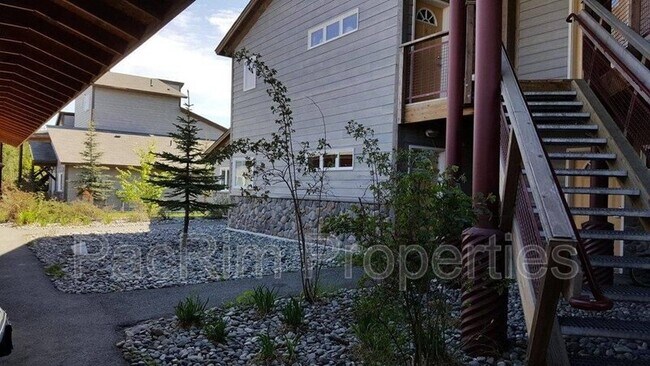 Building Photo - 1930 N Creekwood Park Cir