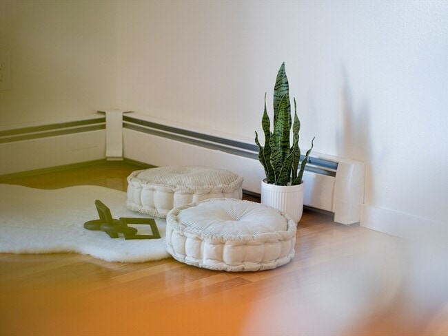 Building Photo - 82 Camelot Dr