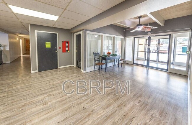 Building Photo - 2601 York Ave