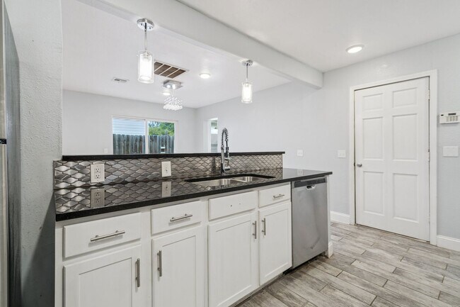 Building Photo - For Rent: Spacious 3-Bedroom, 2-Bath Home