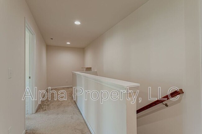 Building Photo - 308 Corday Ln