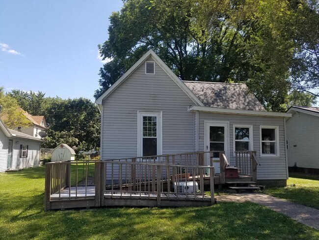 Primary Photo - 211 E Wilson St