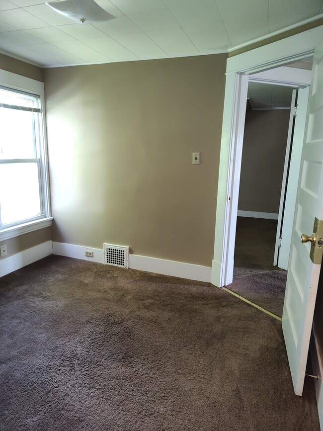 Building Photo - 1859 Mount Vernon St