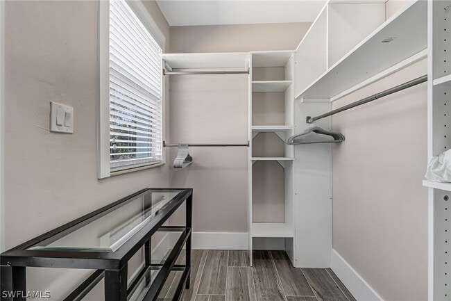 Building Photo - 3470 Lakeview Dr