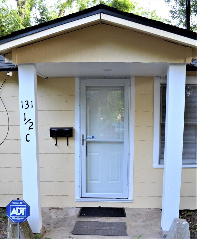 Building Photo - 131 1/2 Mildred St