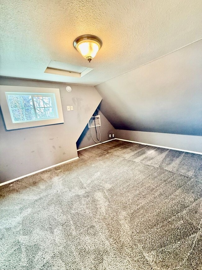 Building Photo - Charming small house