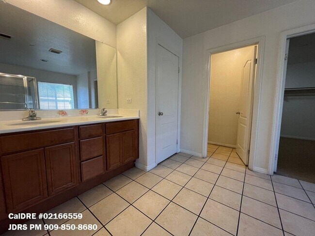 Building Photo - Riverside 5 Bedroom Home
