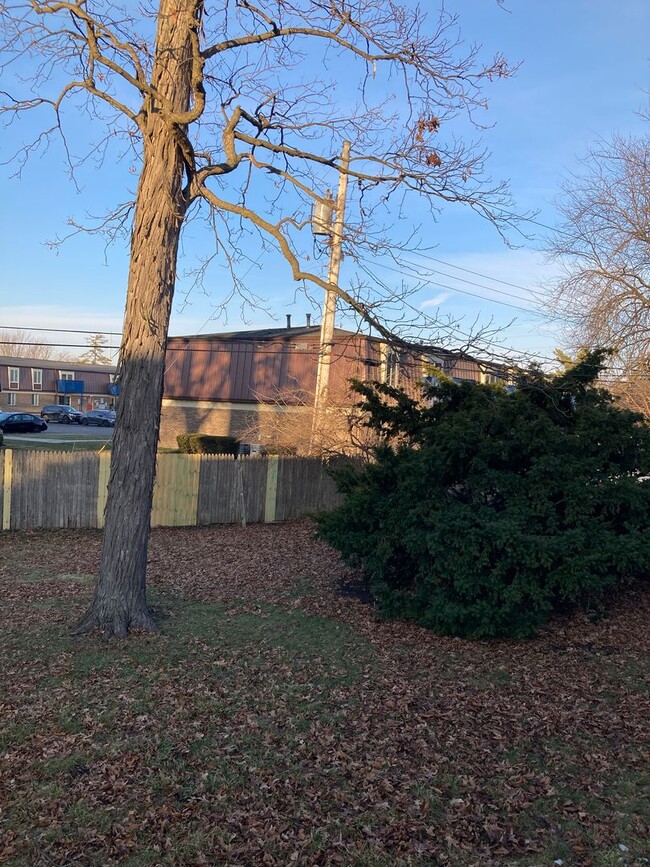 Building Photo - Move in bonus! Charming two story 2 bedroom home