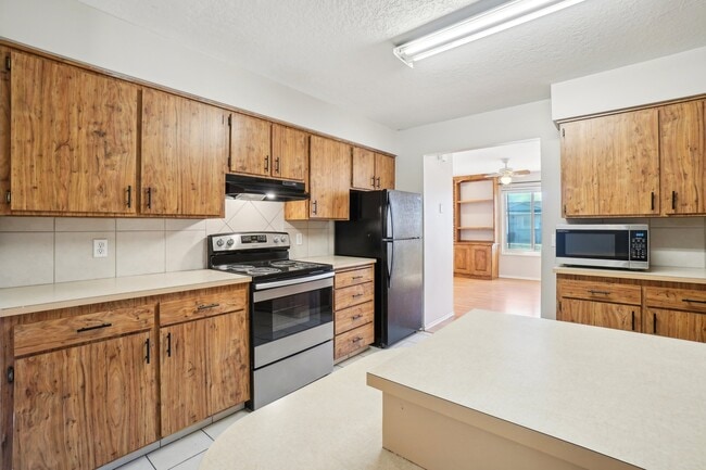 Building Photo - 240 W 220 S St