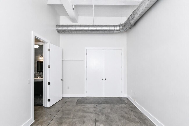 Building Photo - 325 Palisade Ave