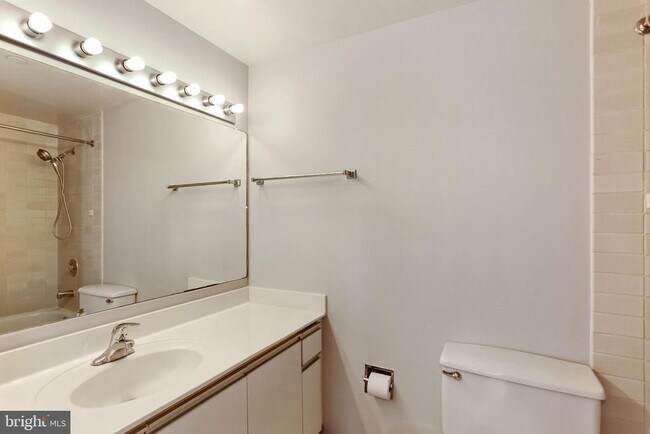 Building Photo - 1805 Crystal Dr